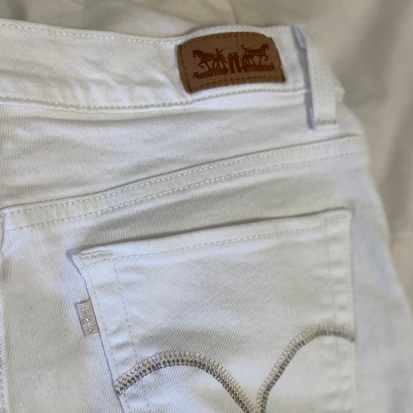 Levi’s 512 High Waisted Cut Off Shorts - Picture 7 of 11